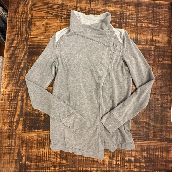 Heathered Gray Lululemon Coast Wrap- EUC - Picture 8 of 9